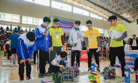 Khởi động Chương trình “A Year of Robotics 2024” và Giải vô địch Quốc gia VEX Robotics 2024