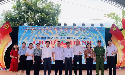 Đà Nẵng: Hội Doanh nghiệp phường Hòa Xuân trao quà cho các hộ gia đình có hoàn cảnh khó khăn