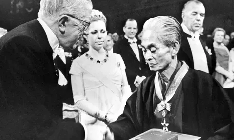 Bi kịch cuộc đời nhà văn Nhật Bản đầu tiên đoạt giải Nobel