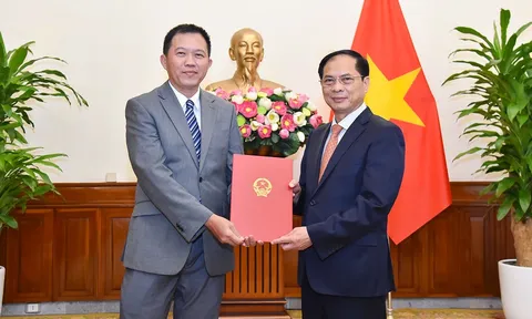 Bổ nhiệm nhân sự tại Bộ Ngoại giao và Bộ Tài chính