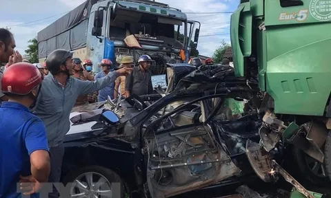 Bóng đá Việt Nam sẻ chia nỗi mất mát to lớn của Hoàng Anh Gia Lai