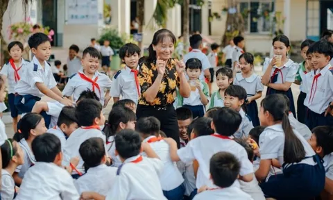 Bộ Giáo dục làm rõ chuyện thăng hạng, xếp lương giáo viên với các tỉnh