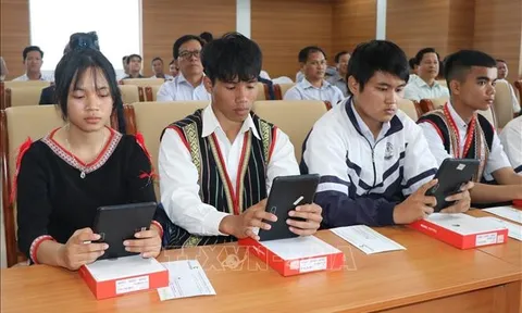 Đảm bảo điều kiện học tập cho học sinh vùng dân tộc thiểu số