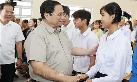 Thủ tướng kiểm tra công tác chuẩn bị năm học mới tại Kon Tum