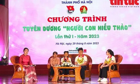 Tuyên dương những ‘đoá hoa thơm’ hiếu thảo trong mùa Vu lan