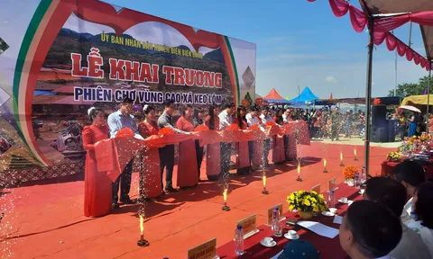 Khai trương Chợ phiên Keo Lôm, Điện Biên Đông