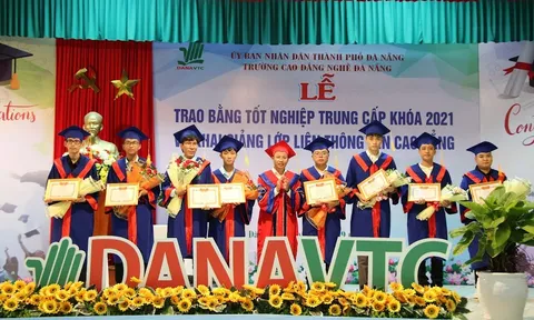 Trường Cao đẳng nghề Đà Nẵng bế giảng, trao bằng tốt nghiệp Trung cấp nghề