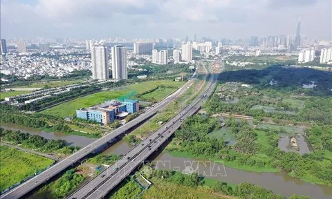 Thông xe đường song hành cao tốc TP Hồ Chí Minh - Long Thành - Dầu Giây