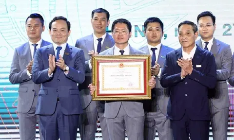 Hội Doanh nghiệp trẻ Hà Nội vinh dự đón nhận Huân chương Lao động hạng Nhì