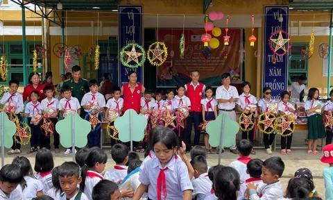 Quảng Nam: Mang Tết Trung thu về với trẻ em nghèo, khuyết tật có hoàn cảnh khó khăn tại vùng biên giới năm 2023