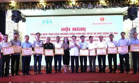 Khen thưởng tập thể, cá nhân cựu chiến binh có thành tích giữ gìn trật tự an toàn giao thông