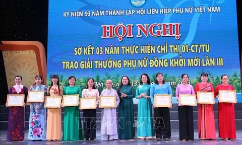 Tuyên dương những tấm gương phụ nữ Đồng khởi mới