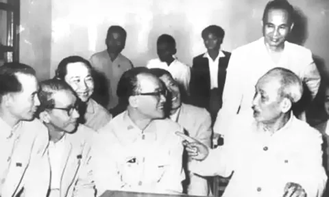 Từ quan điểm của Chủ tịch Hồ Chí Minh về tri thức đến việc phát huy vai trò của đội ngũ trí thức Việt Nam hiện nay