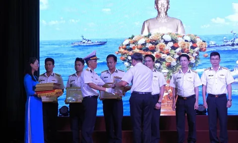 Bộ Tư lệnh Vùng 3 Hải quân gặp mặt nhân kỷ niệm 48 năm ngày thành lập