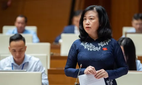 Đại biểu Quốc hội chất vấn Bộ trưởng Y tế "đi viện sao phải ra ngoài mua thuốc"