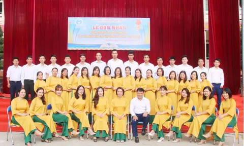 Trường THPT huyện Tủa Chùa đón nhận Huân chương Lao động hạng III