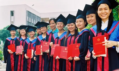 Xây dựng đội ngũ trí thức - Xứng đáng là người cán bộ 'vừa hồng vừa chuyên'