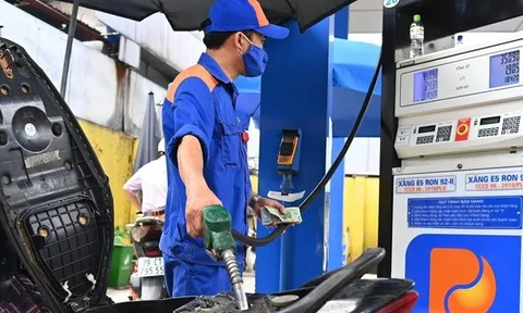 Hết đà tăng, giá xăng dầu đồng loạt giảm