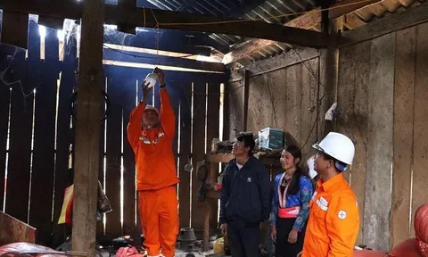 Điện Biên Đông xây dựng hệ thống cấp điện cho 81 hộ đồng bào dân tộc thiểu số