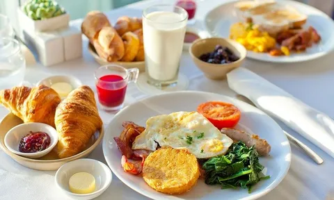 Bạn đang hủy hoại cơ thể mình bởi những thói quen ăn sáng này