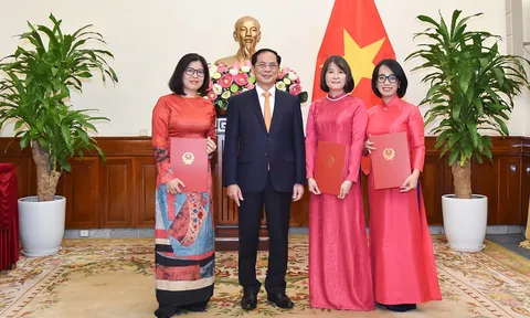 Bộ Ngoại giao, TAND tối cao kiện toàn nhân sự mới