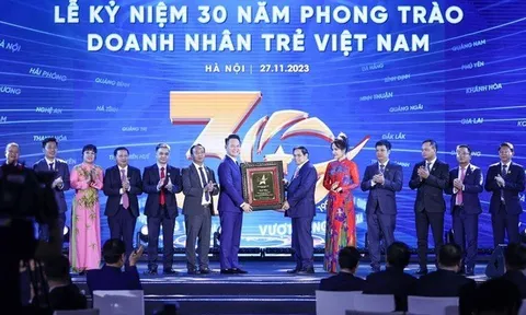 Thủ tướng đề nghị các doanh nhân trẻ luôn đồng hành cùng đất nước