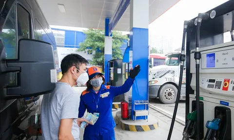 Giá xăng dầu đan xen tăng, giảm
