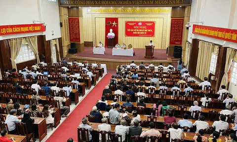 Phó Chủ tịch Quốc hội Nguyễn Đức Hải tiếp xúc cử tri tại TP. Tam Kỳ