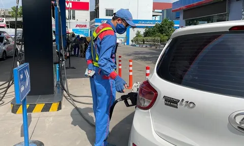 Giá xăng dầu đồng loạt giảm mạnh