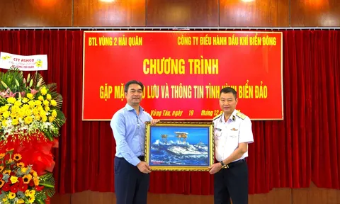 Công ty Điều hành Dầu khí Biển Đông (POC) thăm và giao lưu với cán bộ, chiến sĩ Bộ Tư lệnh Vùng 2 Hải Quân