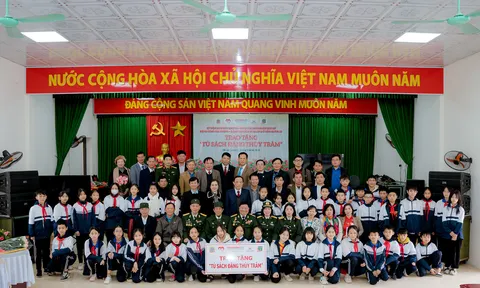 “Tủ sách Đặng Thùy Trâm” thứ 7 được trao cho cho xã Văn Khê, Hà Nội