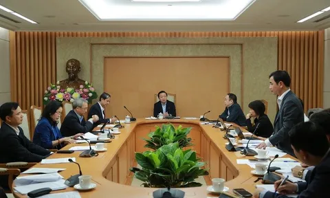 Bảo đảm có đủ sách giáo khoa tiếng dân tộc thiểu số