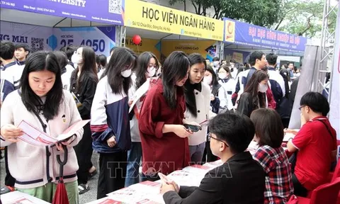 Hàng nghìn học sinh THPT tham gia Chương trình tư vấn tuyển sinh - hướng nghiệp