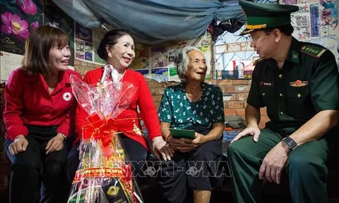 Thủ tướng chỉ đạo các giải pháp chăm lo đời sống cho người dân dịp Tết Nguyên đán