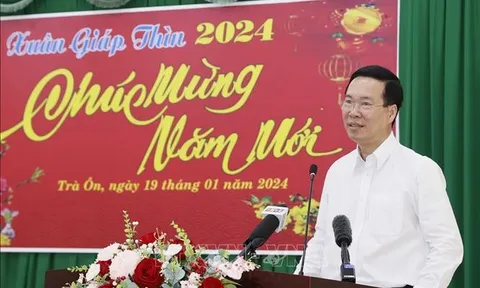 Chủ tịch nước Võ Văn Thưởng thăm, chúc Tết các tầng lớp nhân dân tại Vĩnh Long