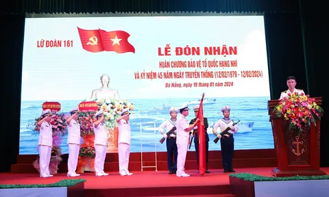 Lữ đoàn 161 Hải quân đón nhận Huân chương bảo vệ Tổ quốc hạng Nhì