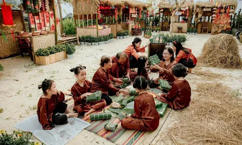 Nét đẹp phong tục gói bánh chưng, bánh tét nhân dịp Tết đến Xuân về