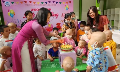 Tết đong đầy đến với các bệnh nhi