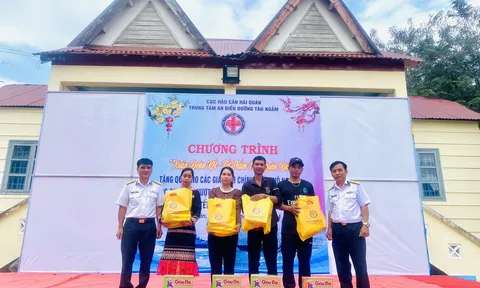 Trung tâm An điều dưỡng tàu ngầm: Tổ chức chương trình “Xuân đoàn kết - Tết thắm tình quân dân” tại xã Ea Lâm