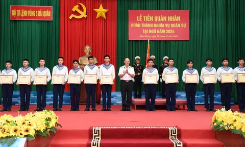 Vùng 5 Hải quân tổ chức Lễ tiễn quân nhân hoàn thành nghĩa vụ quân sự tại ngũ năm 2024