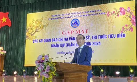 Đà Nẵng: Lãnh đạo thành phố gặp mặt cơ quan báo chí, các văn nghệ sĩ, trí thức tiêu biểu chào mừng năm mới