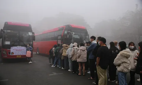 Sinh viên xa nhà đón Tết thêm vẹn tròn với 'Chuyến xe về Tết' 2024