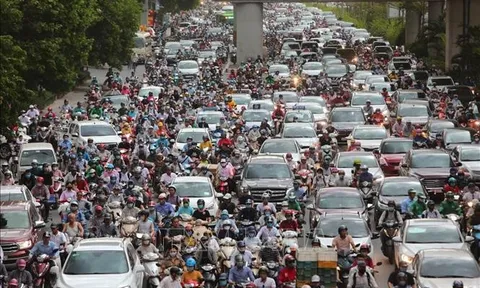 Ứng trực tại các 'điểm nóng' để hạn chế ùn tắc giao thông dịp Tết ở Thủ đô