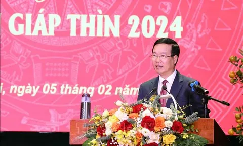 Chủ tịch nước kiểm tra công tác sẵn sàng chiến đấu tại Bộ Tư lệnh Cảnh vệ và Bộ Tư lệnh Cảnh sát Cơ động