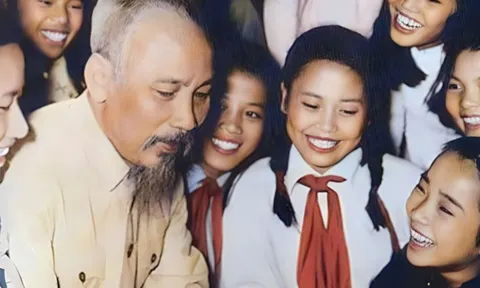 Chủ tịch Hồ Chí Minh và sự nghiệp trồng người