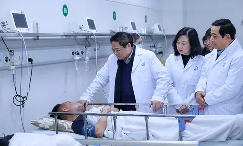 Thủ tướng Phạm Minh Chính thăm, chúc Tết, động viên cán bộ, bác sĩ và bệnh nhân các bệnh viện tại Hà Nội