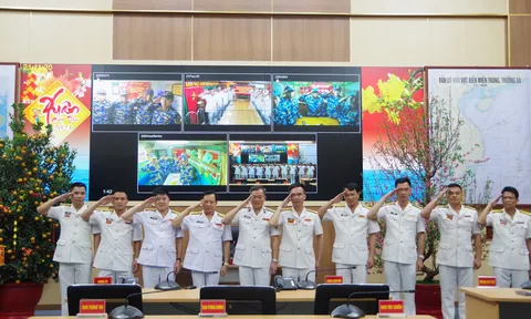 Khoảnh khắc Giao thừa đầy ý nghĩa của những người lính biển thuộc Vùng 3 Hải quân