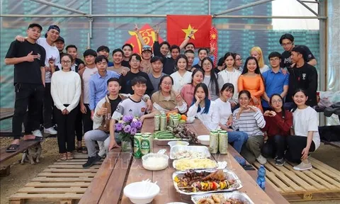 Tu nghiệp sinh Việt Nam ở miền Nam Israel đón giao thừa