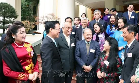 Phát huy vai trò to lớn của đội ngũ trí thức, văn nghệ sĩ trong xây dựng và bảo vệ Tổ quốc