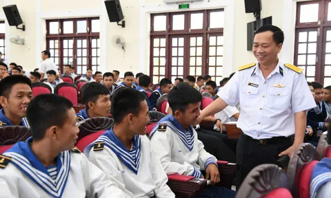 Tuyên truyền hướng nghiệp, tuyển sinh quân sự tại Vùng 5 Hải quân